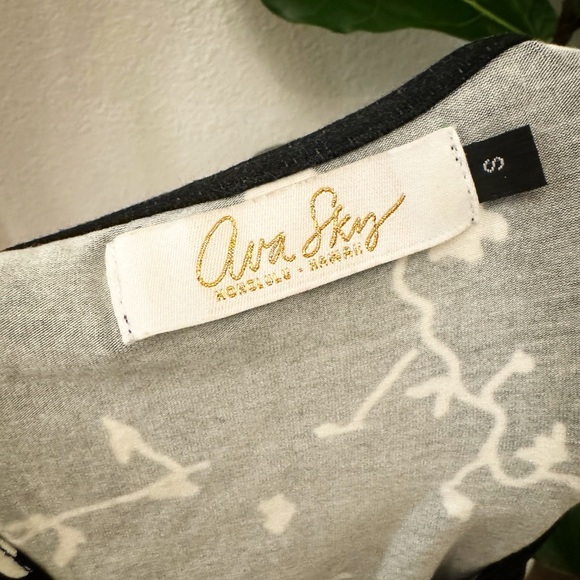 Fighting Eel/Ava Sky Tank Top - Picture 4 of 4